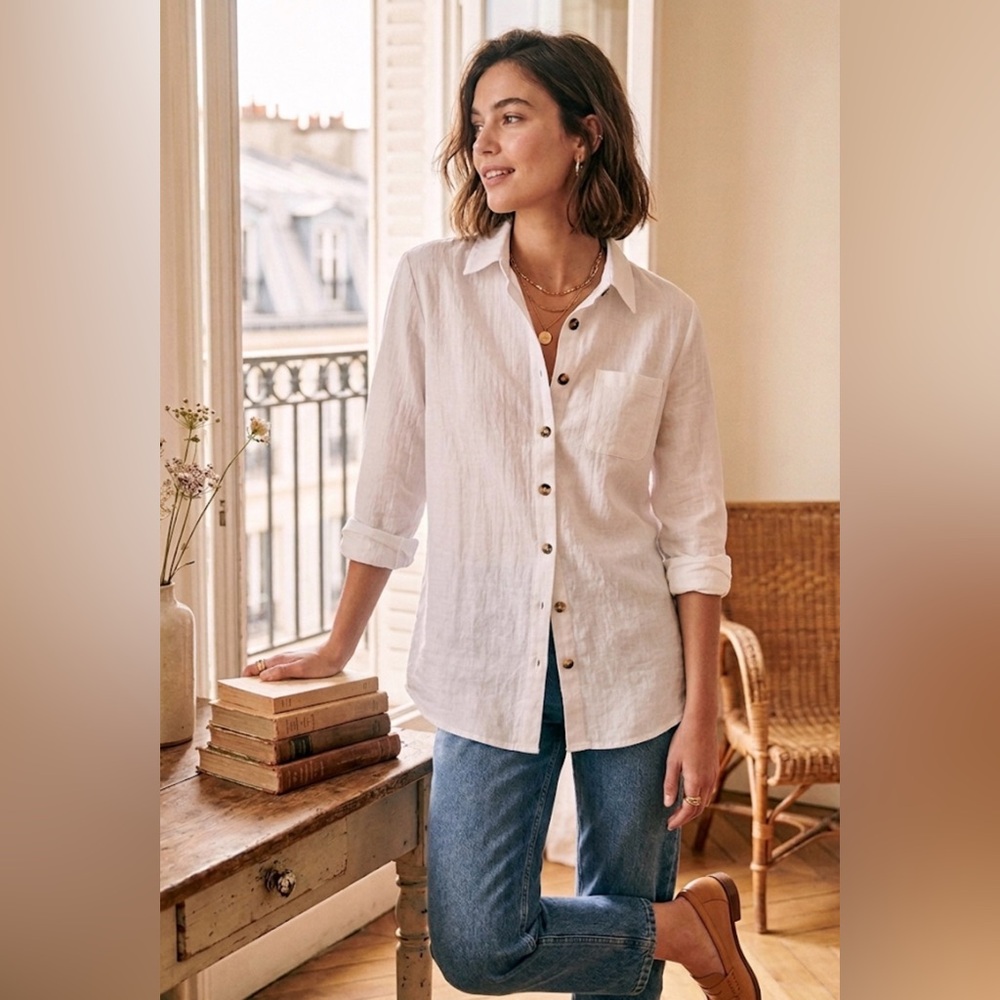 Effortless Chic: Crisp White Cotton Button-Down. Size L.